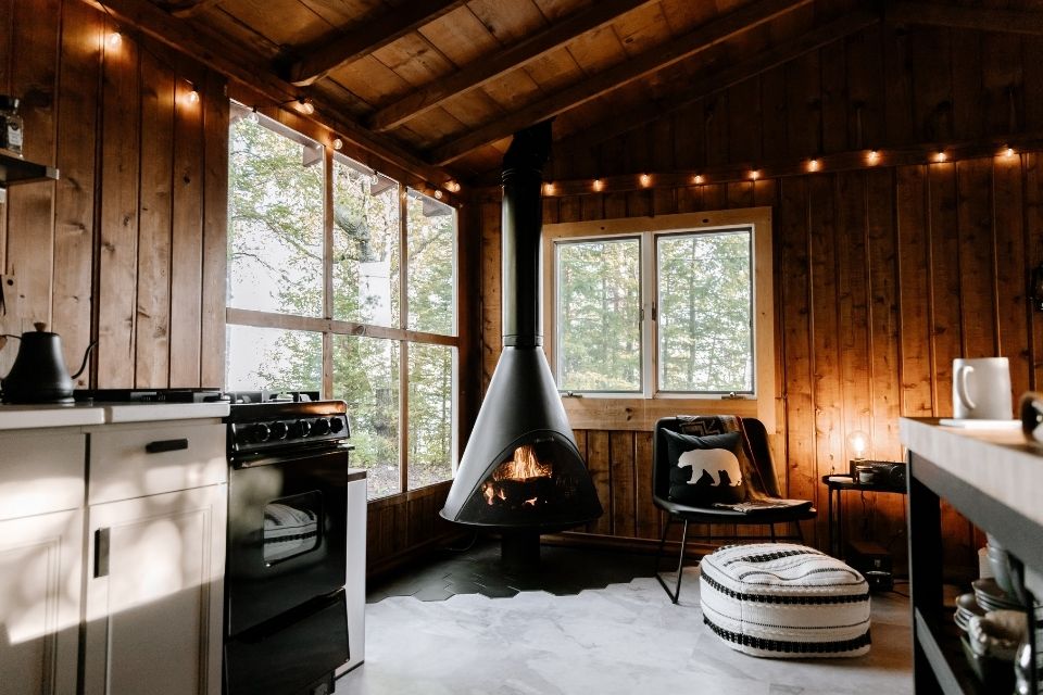 Cabin design with hanging lights and fireplace