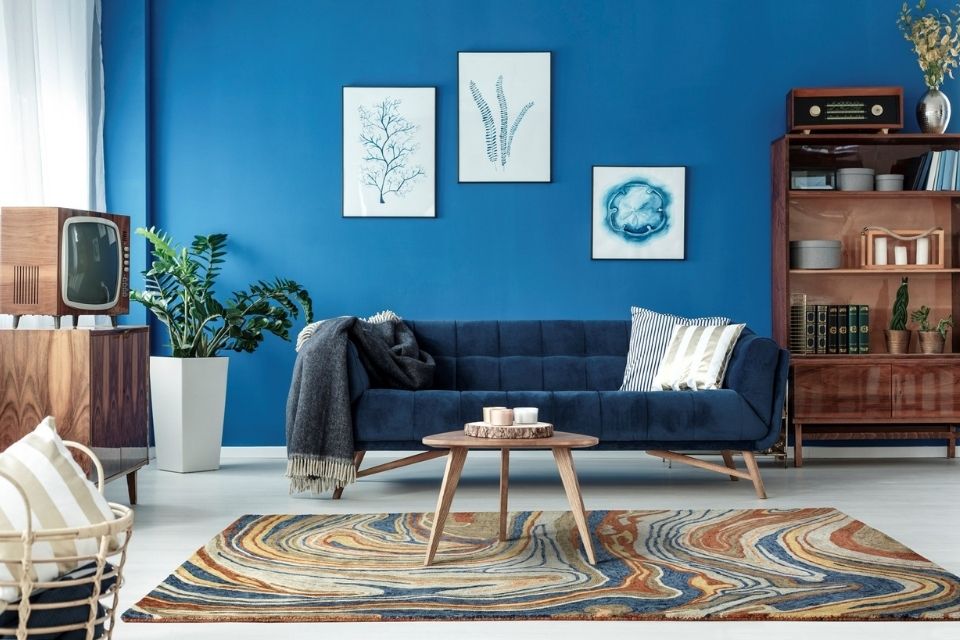 Marbled area rug with blue, red, and yellow colors in modern living room 