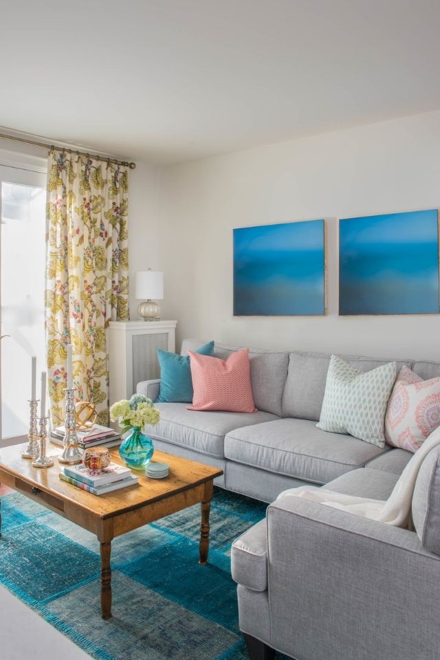 bright accents and rug living room Interior design: Rebecca Hay  Photo: Stephani Buchman