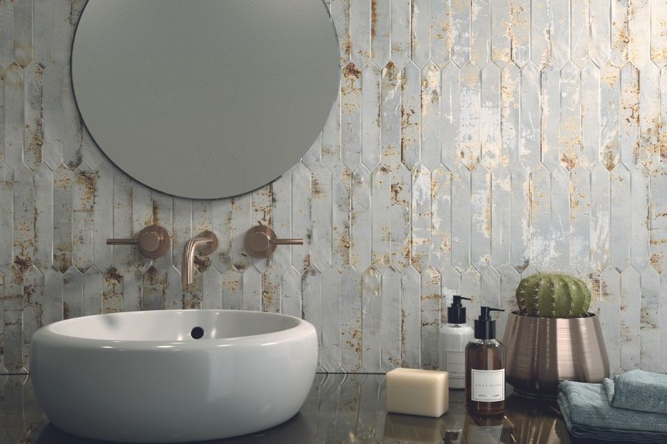 bathroom backsplash hexagonal tile white, gold | Ironworks Oxid Picket Mosaic by SOCI Tile
