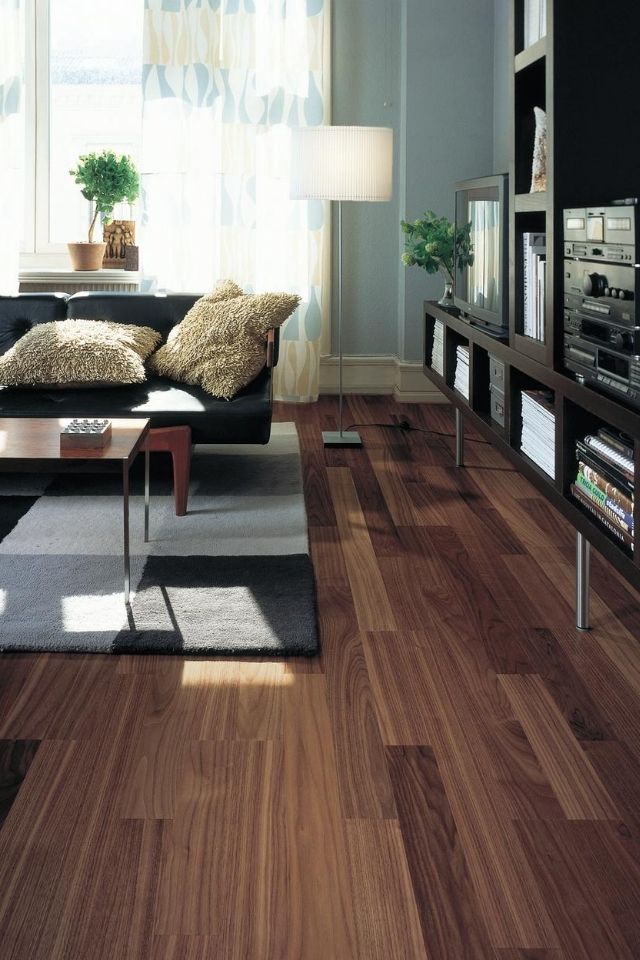 wood-look flooring with high variation and red tones